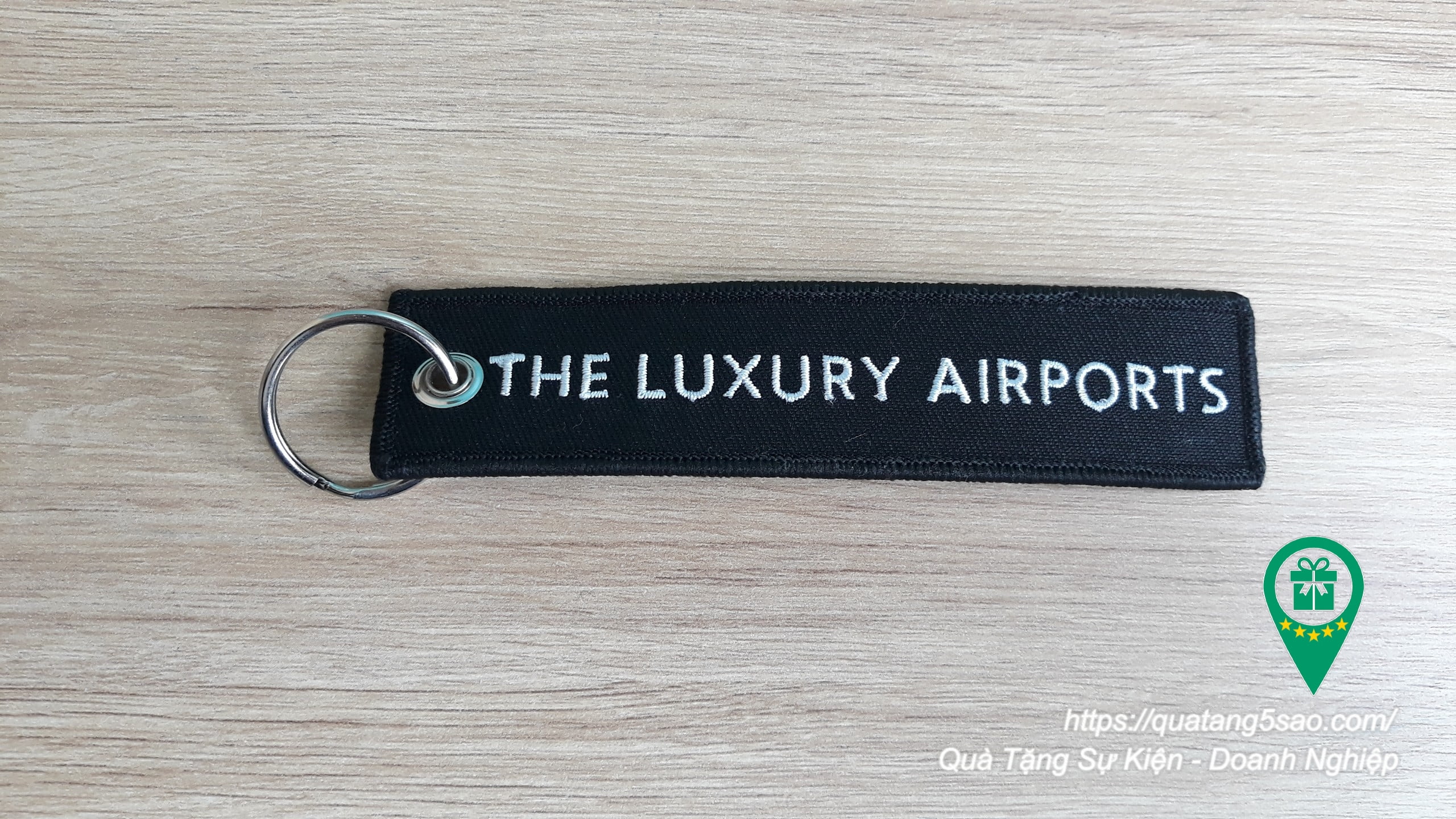 Móc khoá bằng vải, thêu logo theo thiết kế của khách - The luxury airport
